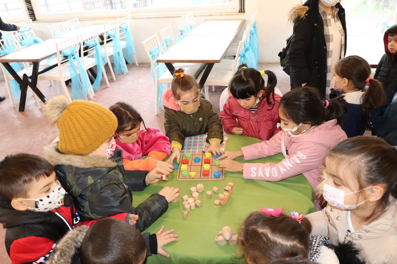 Ayvacık 1-2-3. Zeka Geliştirici Ahşap Akıl ve Strateji Oyunları El Sanatları Sergisi