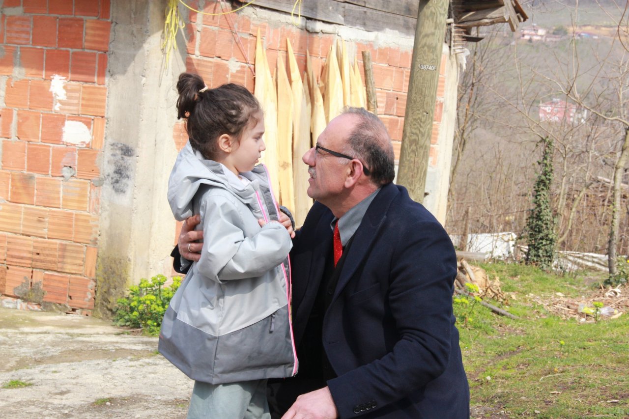 BAŞKANIMIZIN ÇOCUKLAR İLE FOTOĞRAFLARI