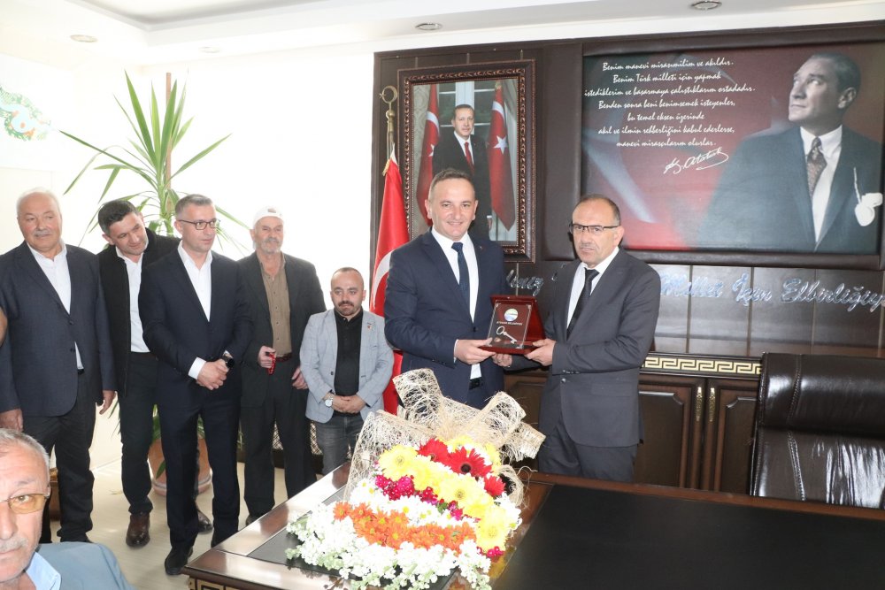 BELEDİYEMİZDE DEVİR TESLİM TÖRENİ GERÇEKLEŞTİ