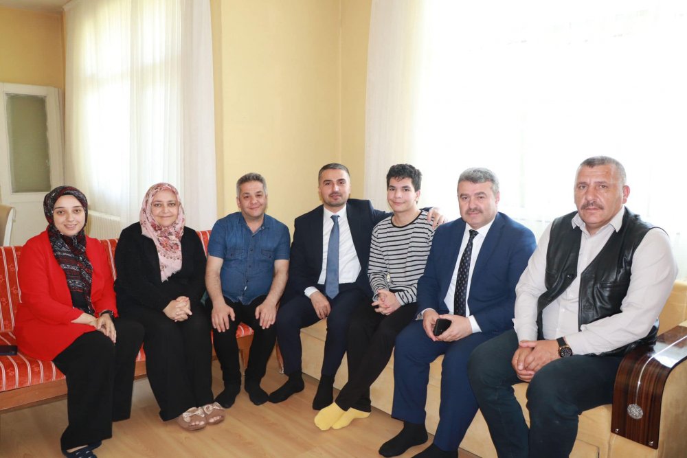 İLÇEMİZDEKİ DEPREMZELERİMİZİ YALNIZ BIRAKMIYORUZ.
