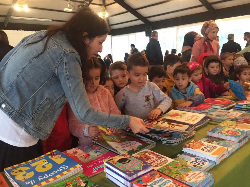 AYVACIK 1. 2. VE 3. ÇOCUK KİTAP GÜNLERİ